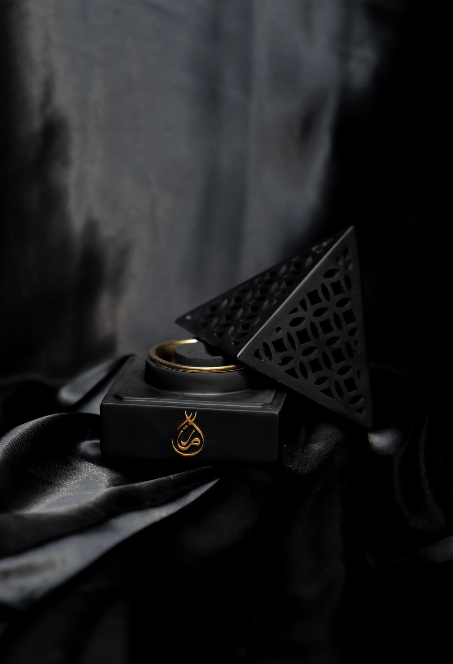 The Pyramid - Black